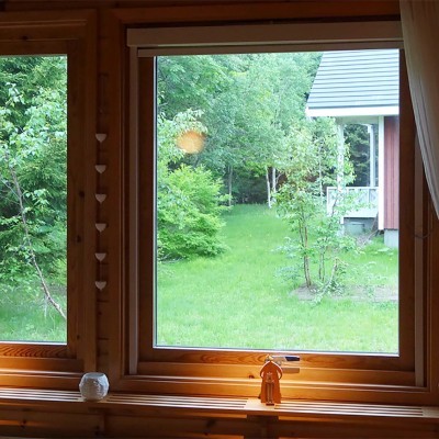 スウェーデンハウスの“シンボル”でもある「木製サッシ3層ガラス窓」
